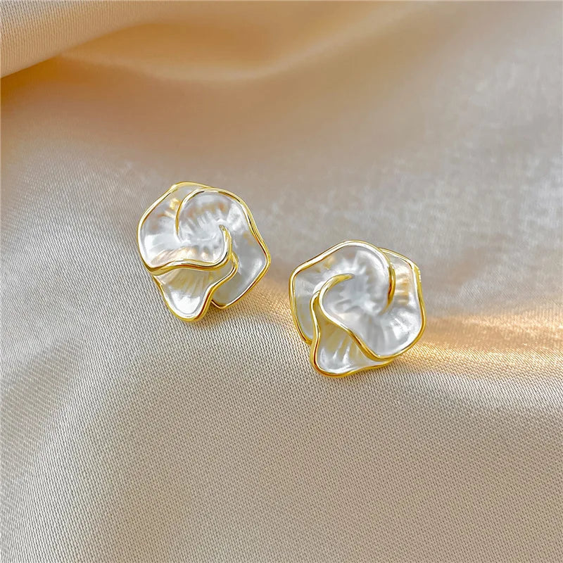 FLORA | PEARL FLOWER EARRINGS