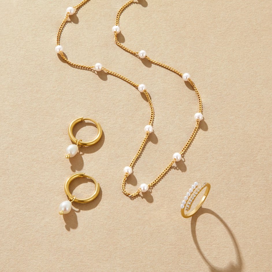 MILA | ESSENTIAL PEARL HOOP EARRINGS